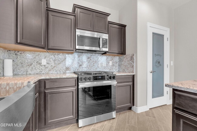 Building Photo - 1807 Dana Gray St