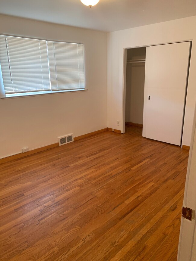 Building Photo - 1769 Clinton St