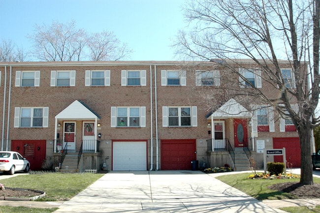 Building Photo - Darby Townhouses