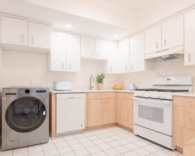 Building Photo - 5 Davis Ave