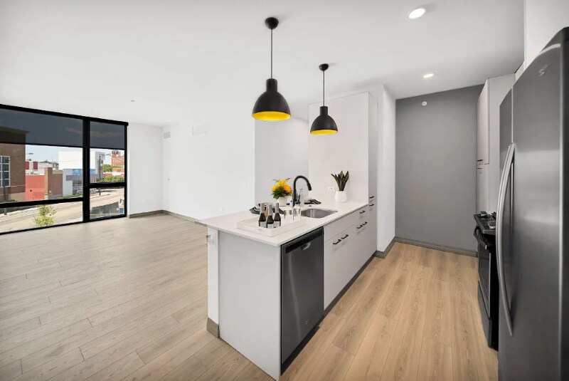 Building Photo - 2131 N Elston Ave