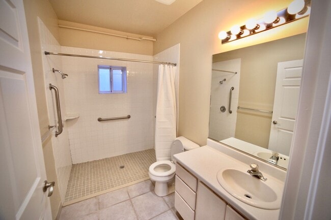 Building Photo - *utilities included* Large 1 bedroom apart...