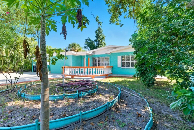 Primary Photo - 7101 N Howard Ave