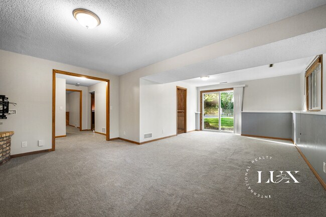 Building Photo - 3160 Walnut Grove Ln N