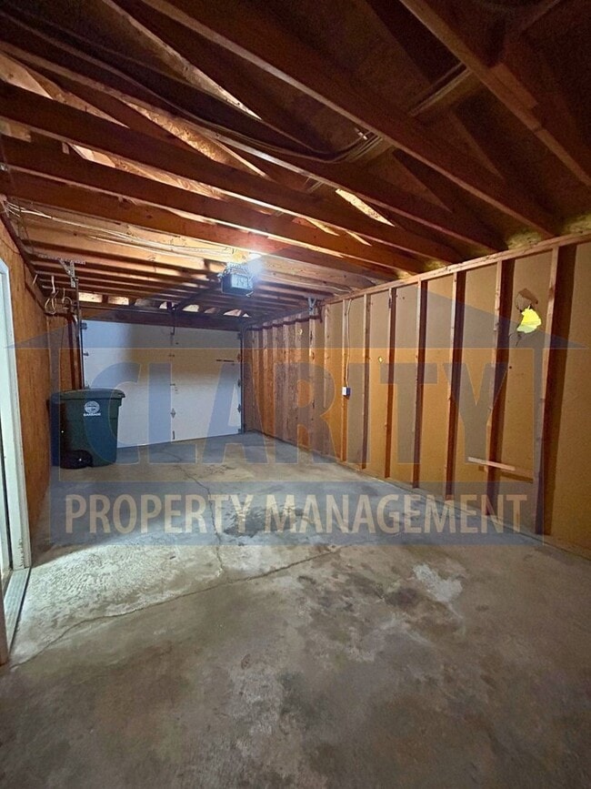 Building Photo - Three-bedroom townhome in Chattanooga!