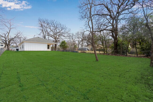 Building Photo - 1521 S Rusk Ave