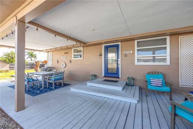 Building Photo - 547 101st Ave N