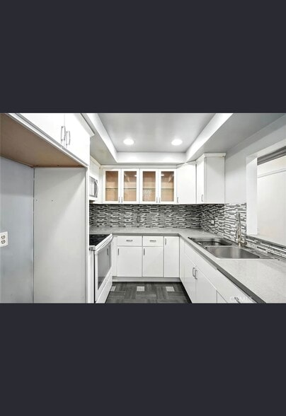 Building Photo - 12720 Burbank Blvd