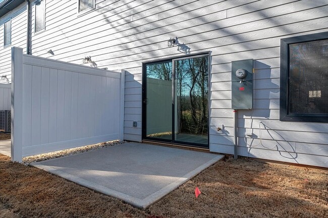 Building Photo - 2025 Built Townhome - Move-In Ready!