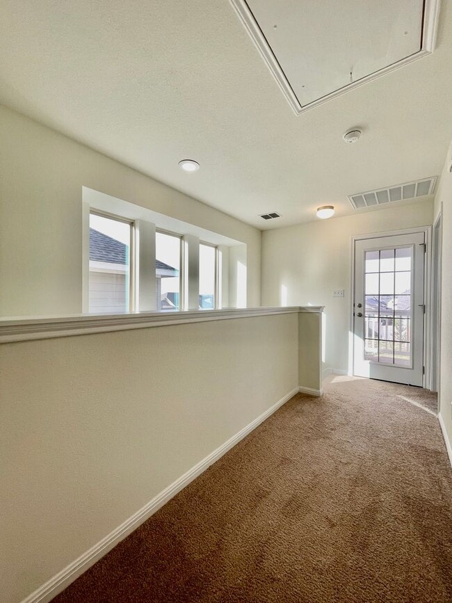 Building Photo - Blanco Vista Charmer