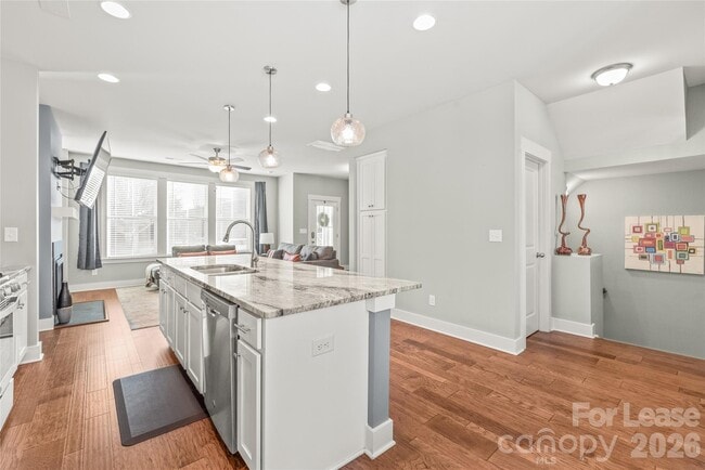 Building Photo - 554 Amalfi Dr