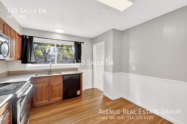 Building Photo - 130 Sally Dr