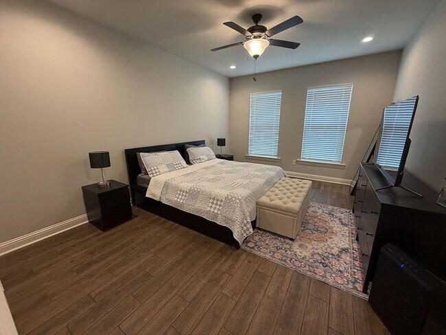 Building Photo - 403 Mangrove Ln
