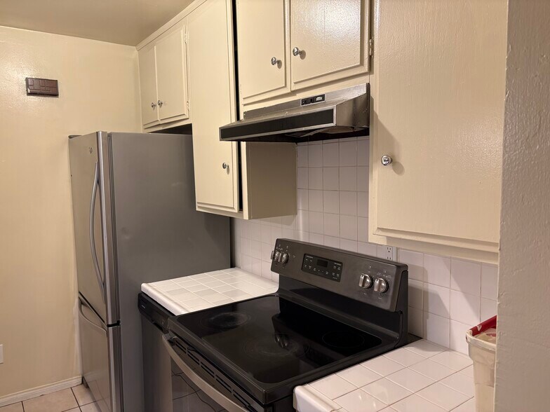 Building Photo - 12600 Fonthill Ave