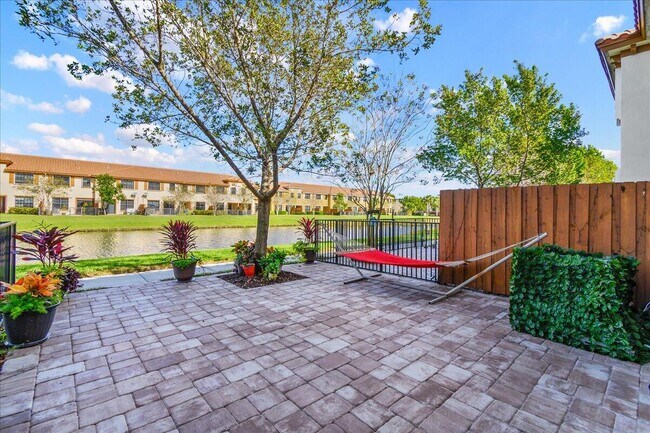 Building Photo - 10169 Wellington Parc Dr