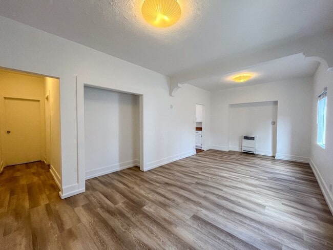 Interior Photo - 3956 W 27th St