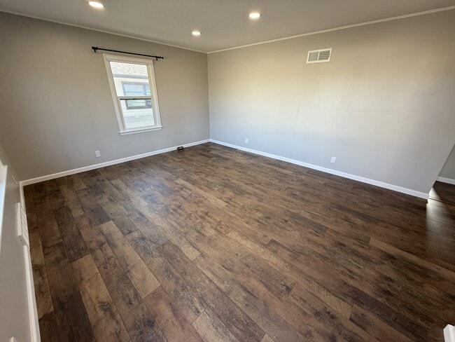 Building Photo - 3250 3rd Ave S