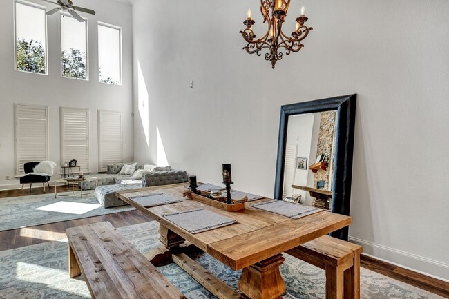 Building Photo - Gorgeous Townhome in The Villas of Hollytree!