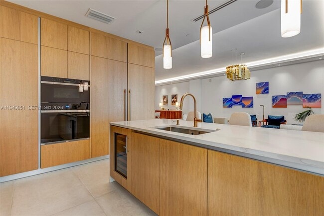 Building Photo - 515 Valencia Ave