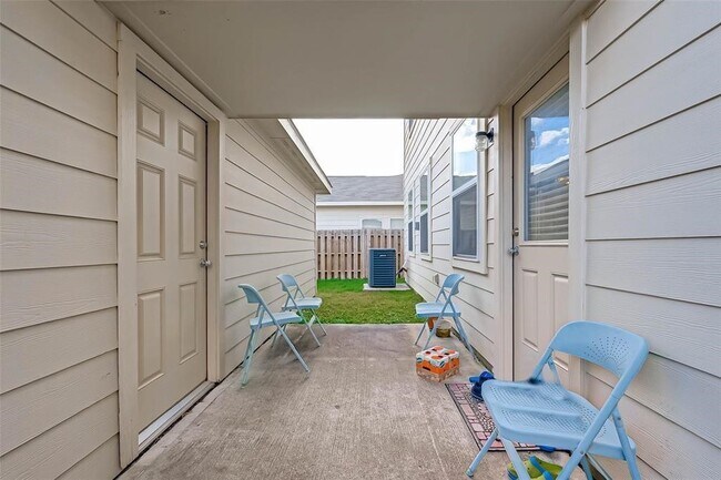 Building Photo - 7215 Pavilion Dr