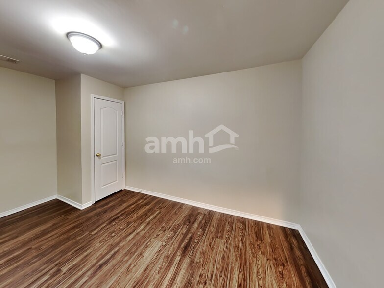 Building Photo - 2341 Suwanee Pointe Dr