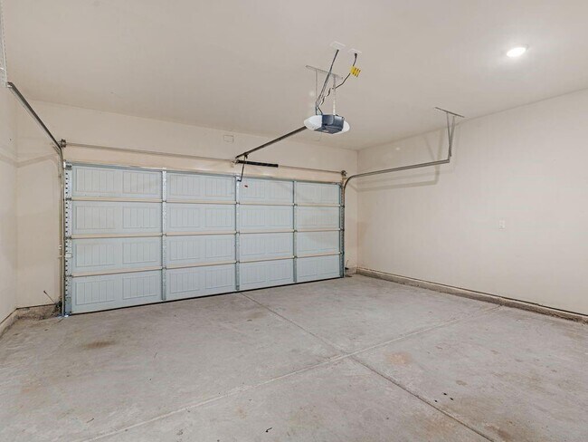 Building Photo - 330 Emporia Loop