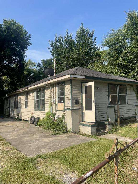 Primary Photo - 1268 Oriole St