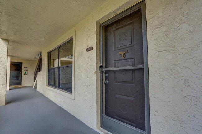 Building Photo - 91 SW South River Dr