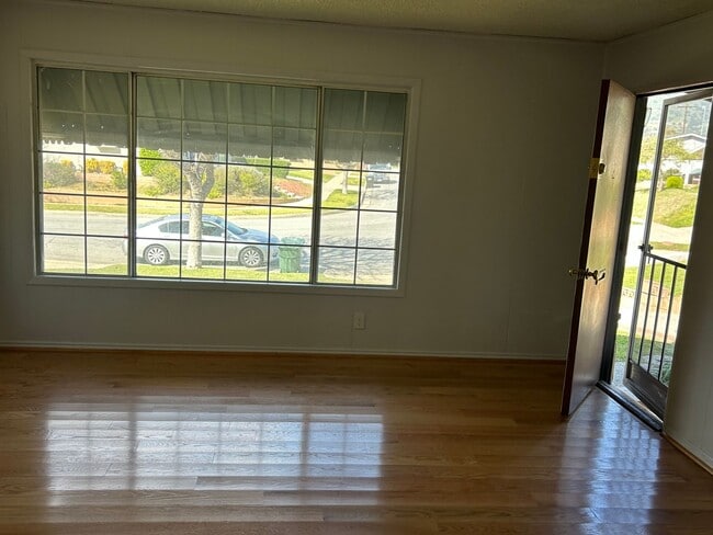 Building Photo - Charming Home with Sunroom & Spacious Backyard in Glendora