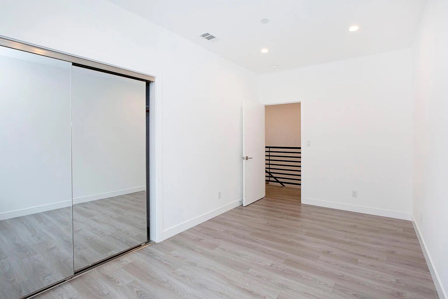 Building Photo - 5024 1/2 Cleon Ave