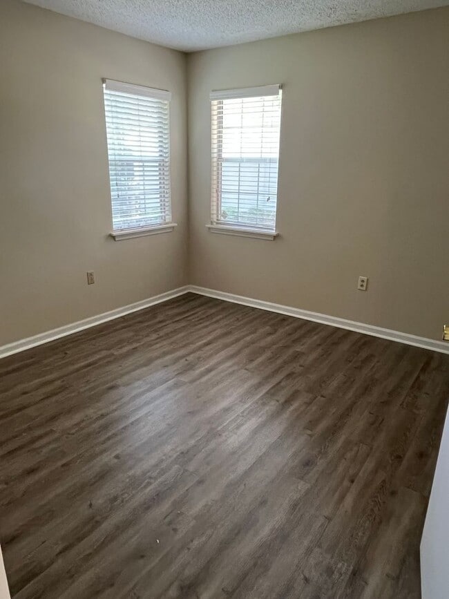 Building Photo - Wonderful 3 Bedroom Ranch in Huntersville