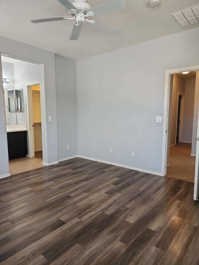 Building Photo - "Charming Anthem Retreat: 3-Bed, 2-Bath Ge...