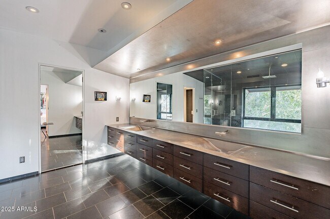 Building Photo - 7044 N Hillside Dr