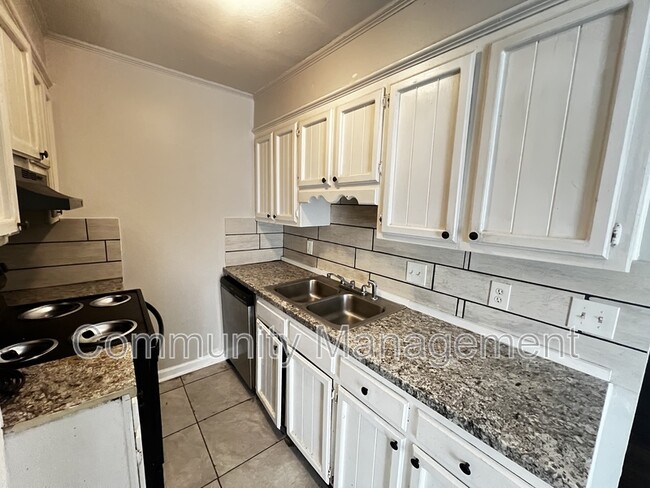 Building Photo - 3443 King Bradford Dr