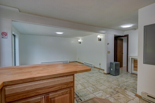 Building Photo - 12 Emery Ln