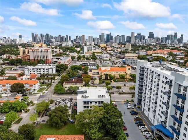 Building Photo - 32 NW 14th Ave