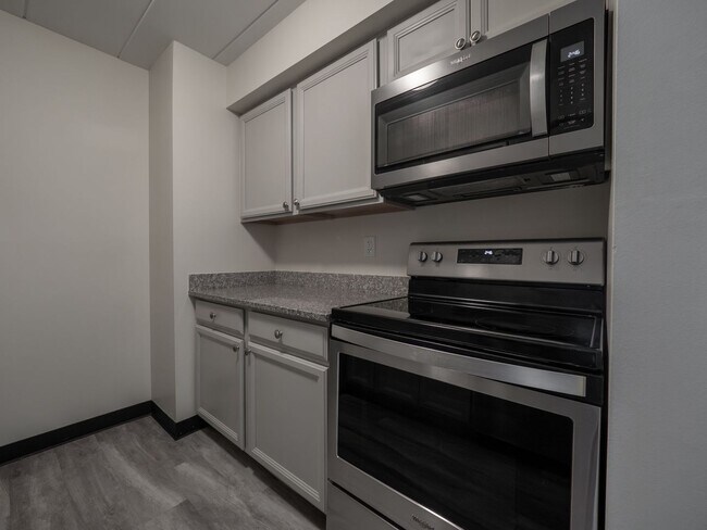 Building Photo - 700 Lee Dr