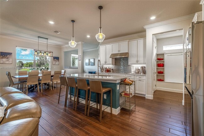 Building Photo - 4658 Greenway Dr