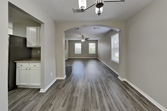 Building Photo - 16127 Hilton Head Ln