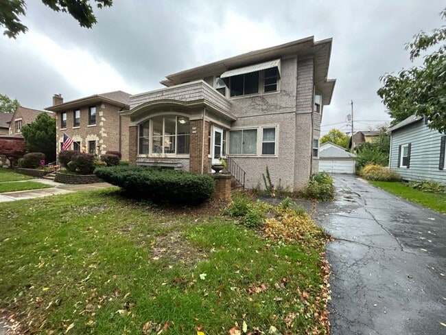 Building Photo - 556 N 63rd St