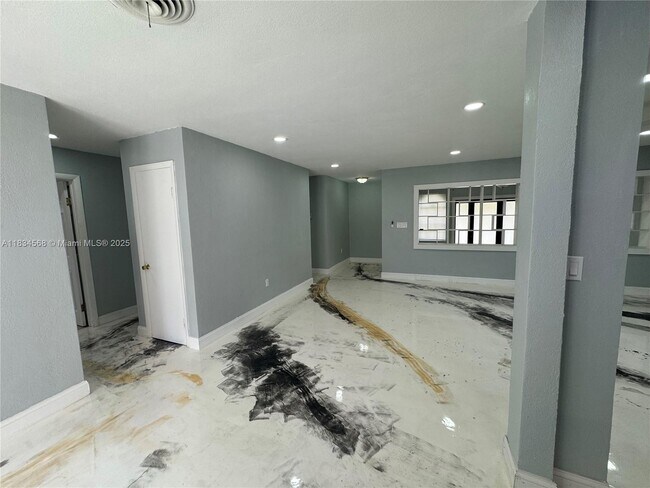 Building Photo - 115 Sierra Dr