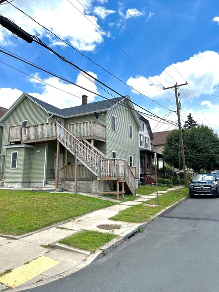 Building Photo - 107 Ash St