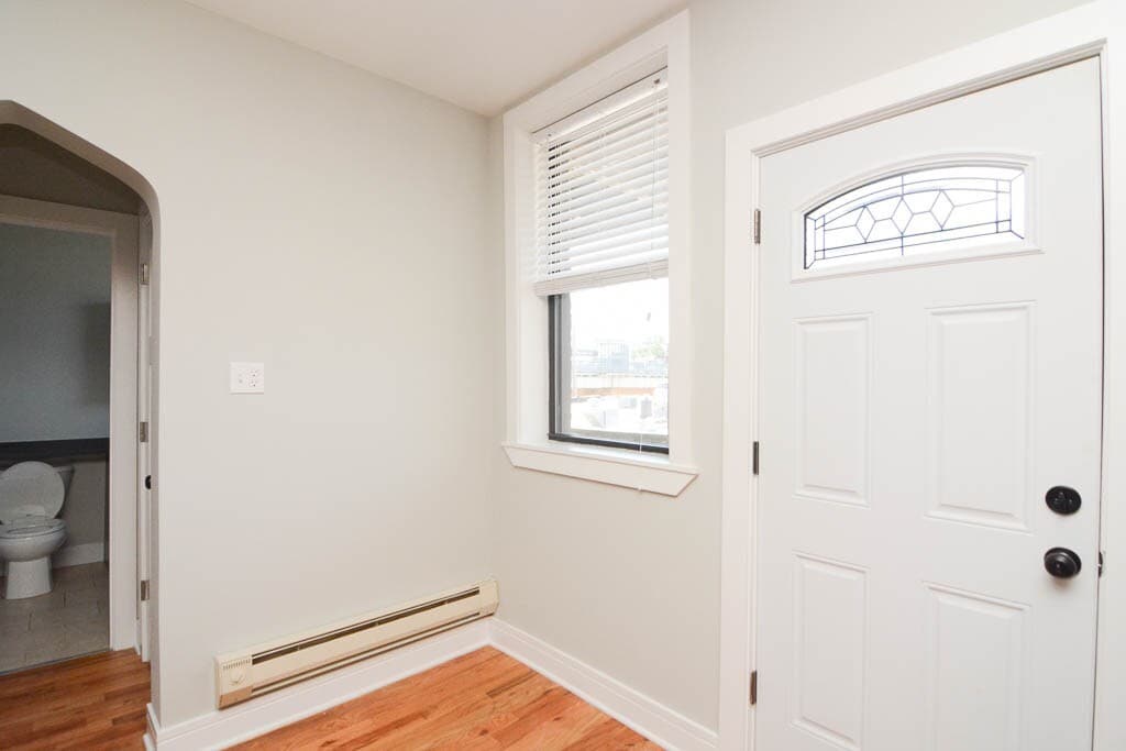 Building Photo - 4414 N Wolcott Ave