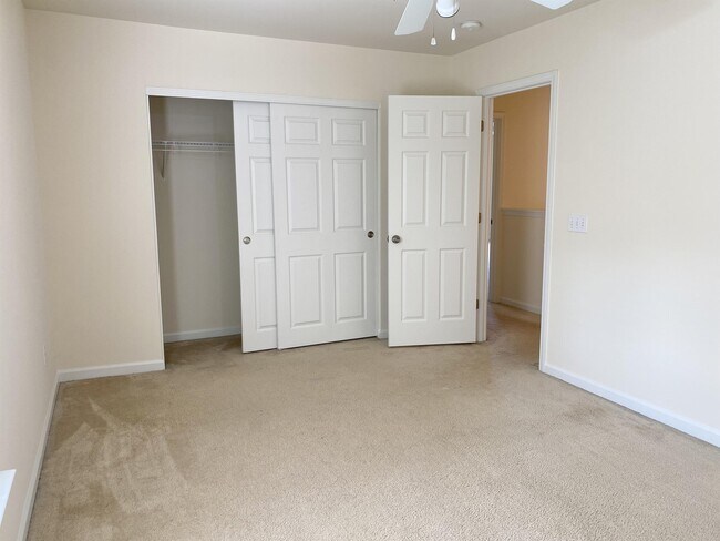 Building Photo - 19 Saluda Way