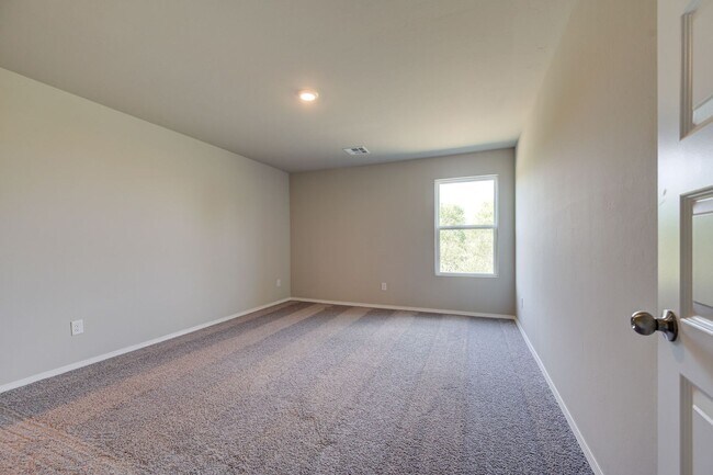 Building Photo - BRAND NEW! 4 Bed 2 Bath Home in Newcastle!