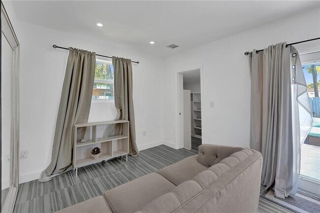 Building Photo - 1732 NE 173rd St