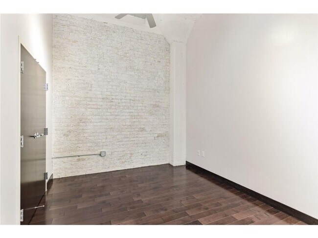 Building Photo - 618 N Washington Ave