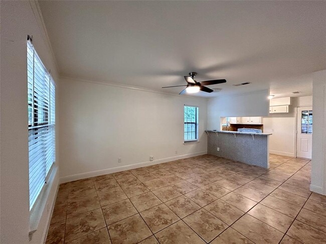 Building Photo - 6200 Palm Cir