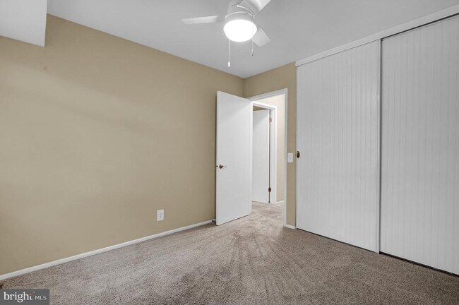 Building Photo - 2665 Glengyle Dr