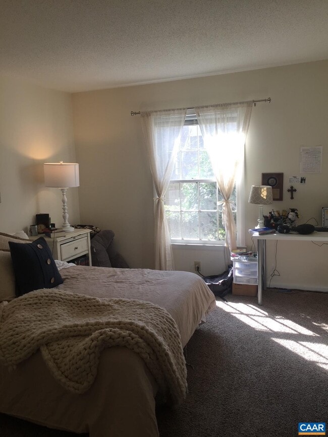 Building Photo - 2527 HYDRAULIC Rd